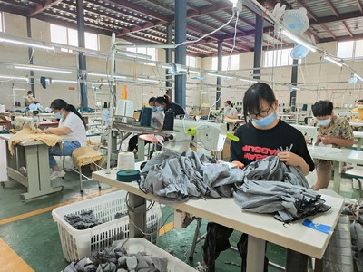 周口淮陽 “引鳳還巢”為鄉(xiāng)村振興提速，服裝制造產(chǎn)業(yè)煥發(fā)新活力